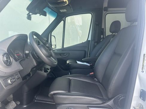 Used 2024 Mercedes-Benz Sprinter 2500 image 7
