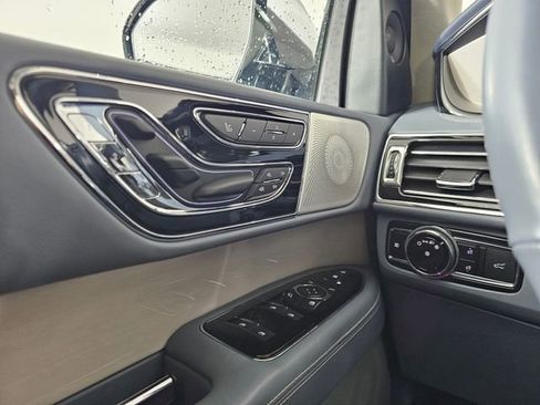 Used 2020 Lincoln Navigator Black Label w/ Cargo Convenience Package image 36