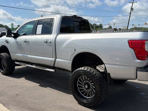 Used 2020 Nissan Titan SV w/ SV Convenience Package AWD/4WD image 3