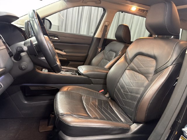 Used 2022 Nissan Pathfinder Platinum w/ Cargo Package AWD/4WD image 10