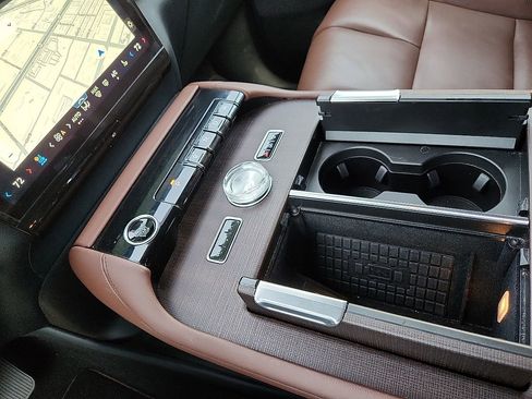 Used 2025 Lincoln Navigator Reserve image 11