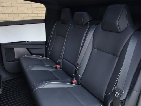 Used 2024 Tesla Cybertruck AWD Crew Cab image 19