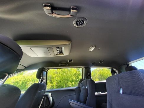 Used 2014 Dodge Grand Caravan SE FWD image 25