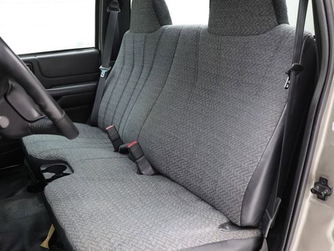 Used 2002 Chevrolet S10 Pickup 2WD Regular Cab w/ Preferred Equipment Group image 16