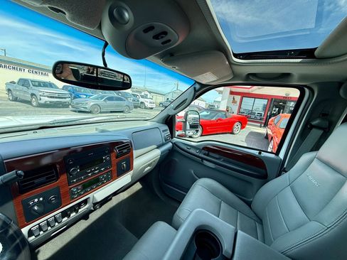 Used 2005 Ford F350 Lariat image 13