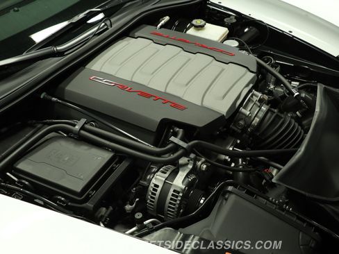 Used 2015 Chevrolet Corvette Stingray Coupe w/ Pacific Design Package RWD image 32