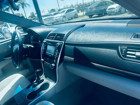 Used 2015 Toyota Camry LE image 10