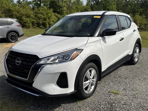Used 2024 Nissan Kicks S image 4