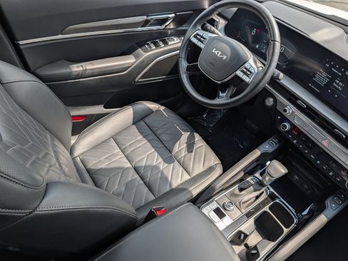 Certified 2025 Kia Telluride AWD image 9
