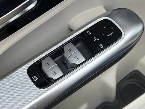 New 2026 Mercedes-Benz GLC 300 4MATIC image 13