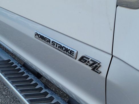 Used 2019 Ford F250 Lariat w/ Lariat Ultimate Package AWD/4WD image 8
