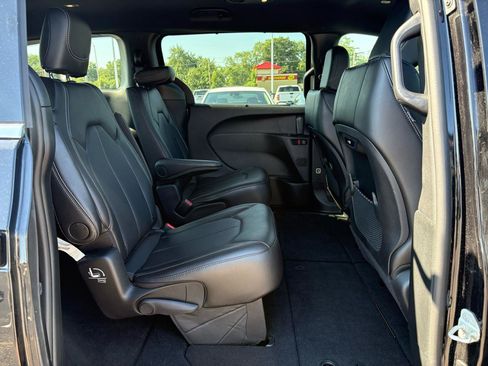Used 2026 Chrysler Pacifica Select FWD image 23