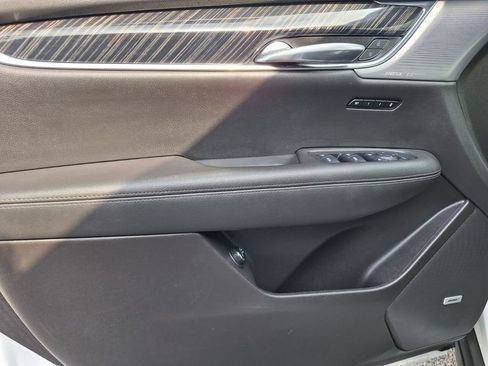 Used 2023 Cadillac XT6 Premium Luxury image 33