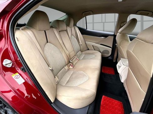 Used 2018 Toyota Camry L image 27