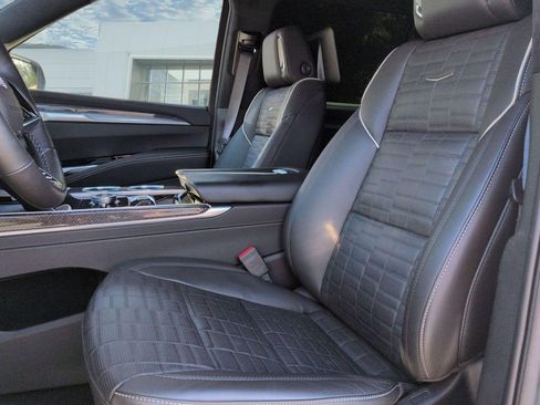 Certified 2025 Cadillac Escalade ESV V AWD/4WD image 26