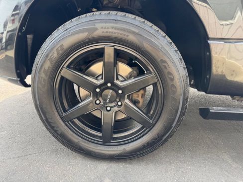 Used 2010 Lincoln Navigator 4WD image 32