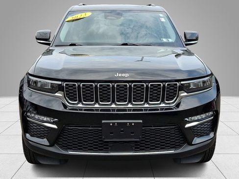 Used 2023 Jeep Grand Cherokee Limited AWD/4WD image 3