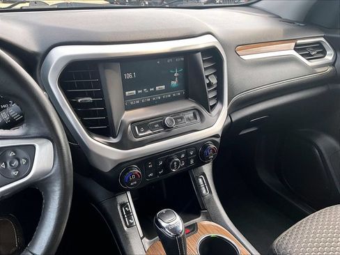 Used 2017 GMC Acadia SLE FWD image 19