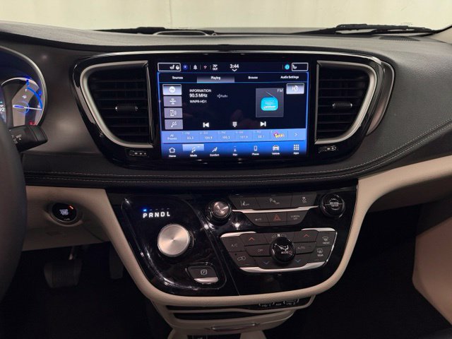 Used 2024 Chrysler Pacifica Limited FWD image 22