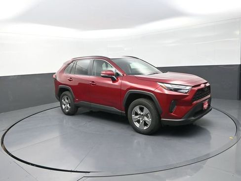 Used 2025 Toyota RAV4 XLE AWD/4WD image 21