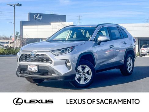 Used 2021 Toyota RAV4 XLE image 1