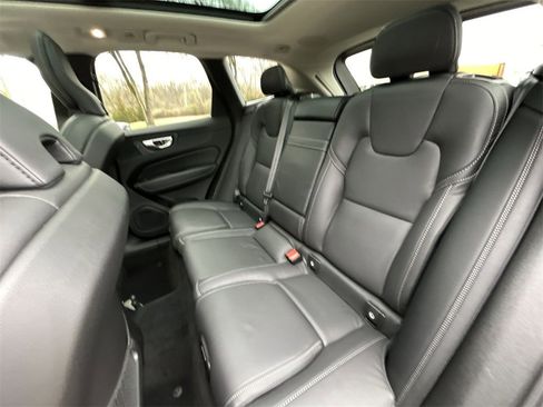 Certified 2022 Volvo XC60 B5 Inscription w/ Climate Package image 23