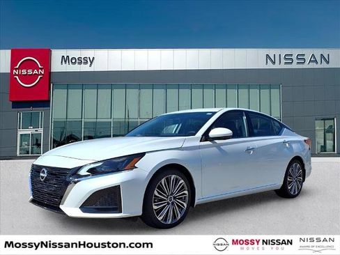 Certified 2023 Nissan Altima 2.5 SL image 3