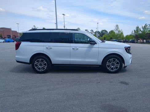 Certified 2025 Ford Expedition Active AWD/4WD image 3