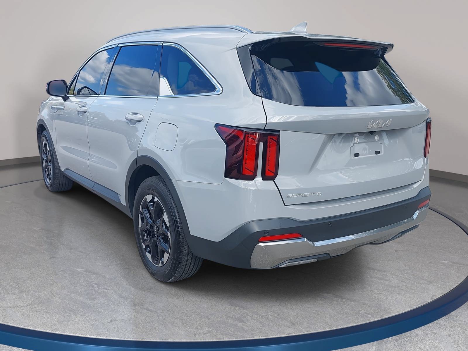 Used 2024 Kia Sorento S w/ Panoramic Sunroof Package FWD image 7