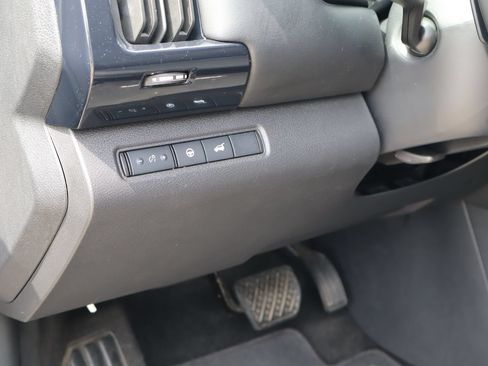 Used 2025 Nissan Pathfinder SV FWD image 24