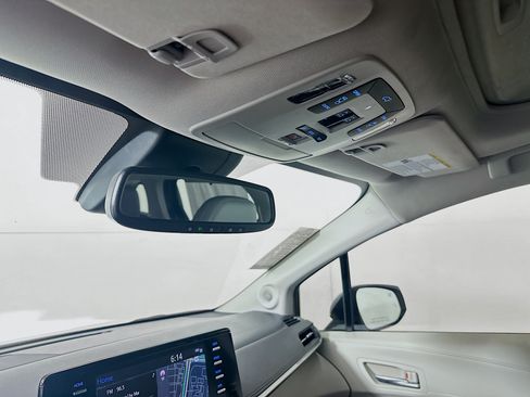 Used 2023 Toyota Sienna Limited FWD image 18
