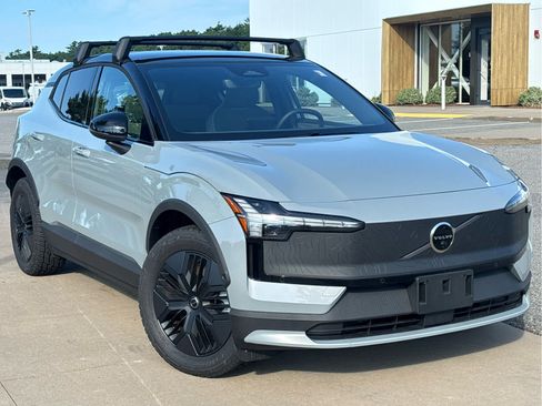 Used 2026 Volvo EX30 Cross Country Ultra w/ Protection Package Premier AWD/4WD image 4