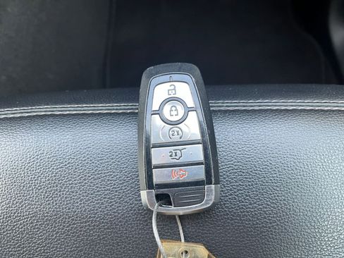 Used 2023 Ford Explorer Limited image 24