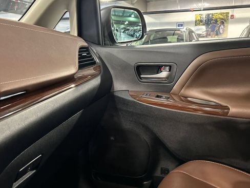 Used 2020 Toyota Sienna Limited Premium AWD/4WD image 21