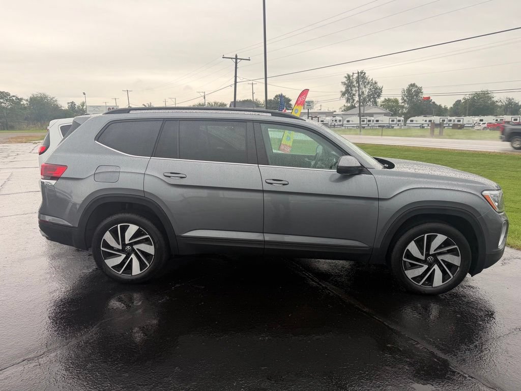 Used 2025 Volkswagen Atlas SE FWD image 2