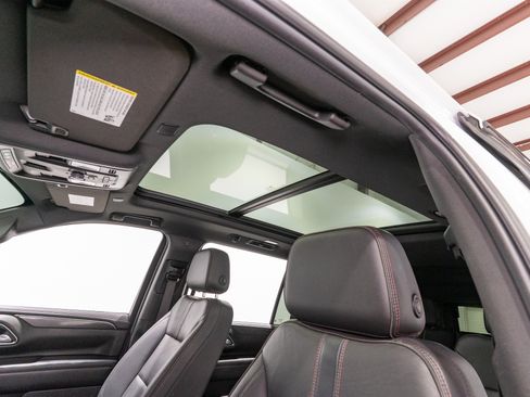 Used 2022 Chevrolet Suburban RST w/ Luxury Package AWD/4WD image 16