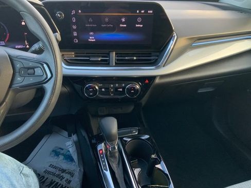 Certified 2025 Chevrolet Trax LT image 22
