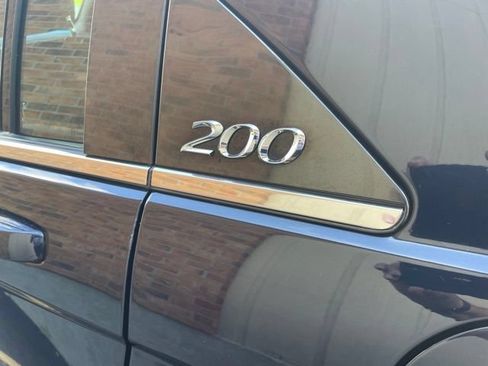Used 2011 Chrysler 200 Touring FWD image 9