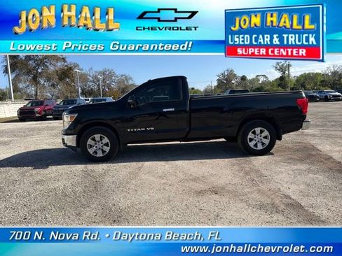 Used 2018 Nissan Titan SV image 4