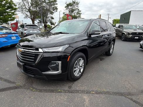 Used 2023 Chevrolet Traverse LT FWD image 1