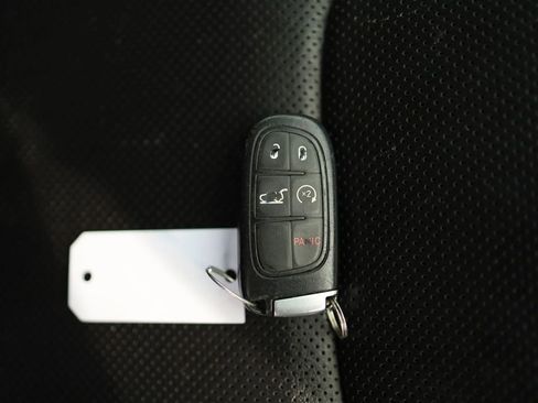 Used 2019 Jeep Cherokee Trailhawk AWD/4WD image 50