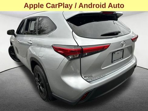 Used 2023 Toyota Highlander XLE image 8