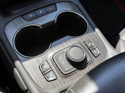 Certified 2023 GMC Acadia SLT w/ Elevation Edition FWD image 29