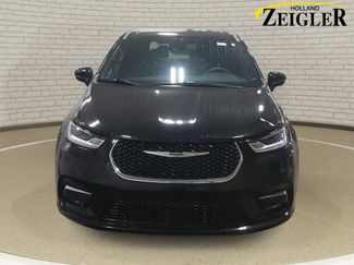 Used 2025 Chrysler Pacifica Select video 2