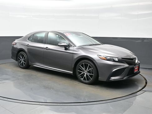 Used 2024 Toyota Camry SE image 8