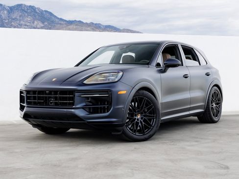 Used 2026 Porsche Cayenne GTS image 1