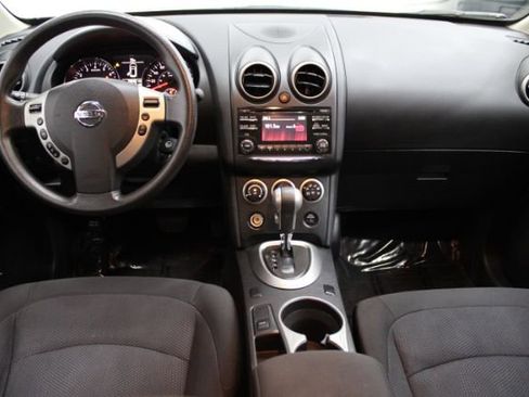 Used 2014 Nissan Rogue S w/ Convenience Package image 2