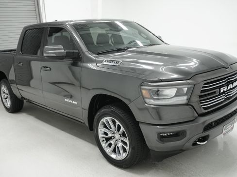Used 2024 RAM 1500 Laramie AWD/4WD image 3