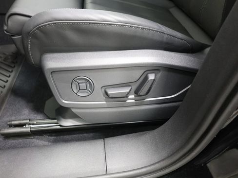 Used 2025 Audi Q5 Premium Plus w/ Premium Plus AWD/4WD image 14