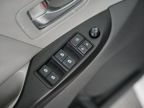 Used 2018 Toyota Sienna LE image 40